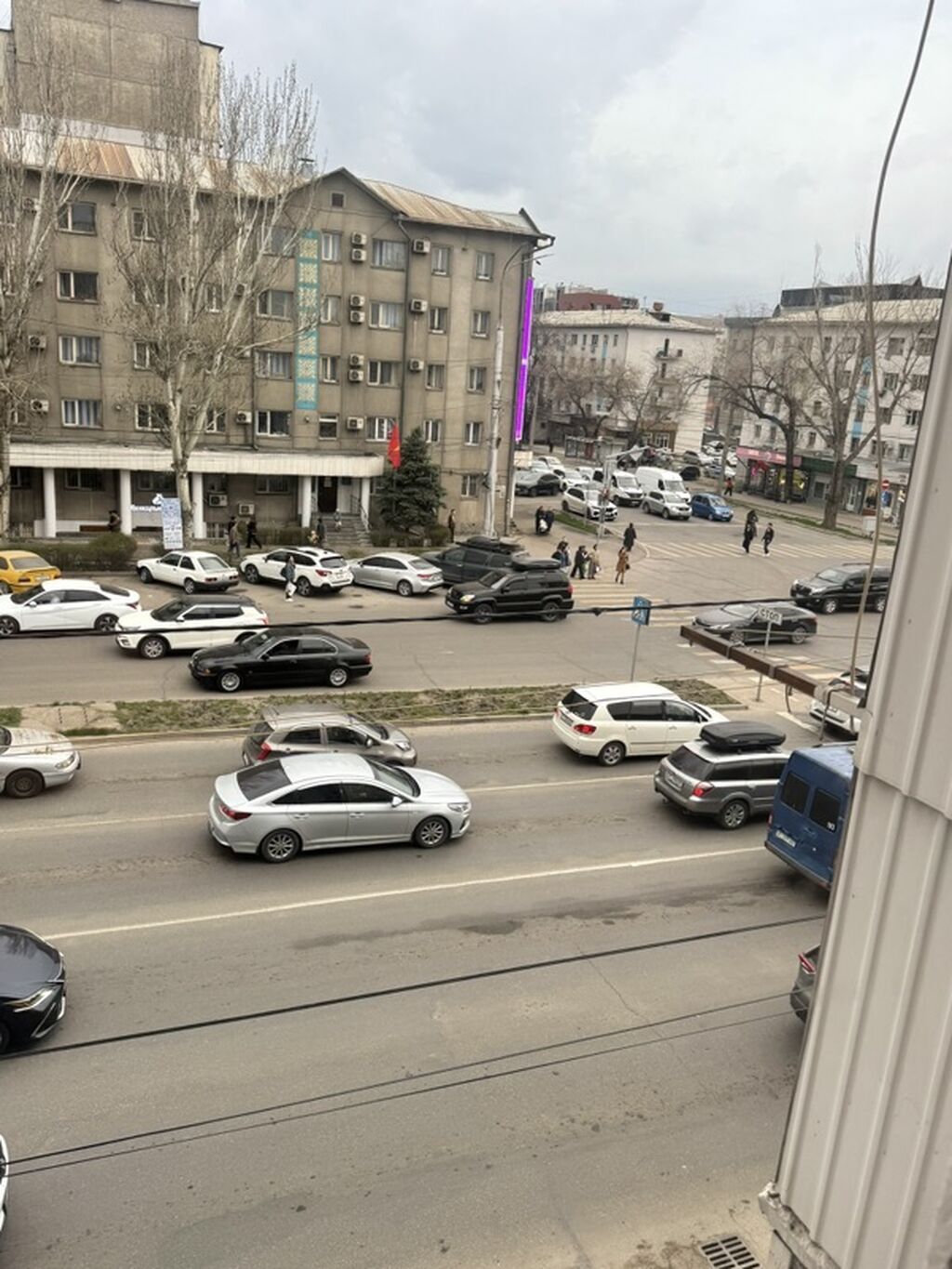 3 комнаты, 55 м², Ак-Эмир рынок 3 этаж, Старый ремонт: фото 8