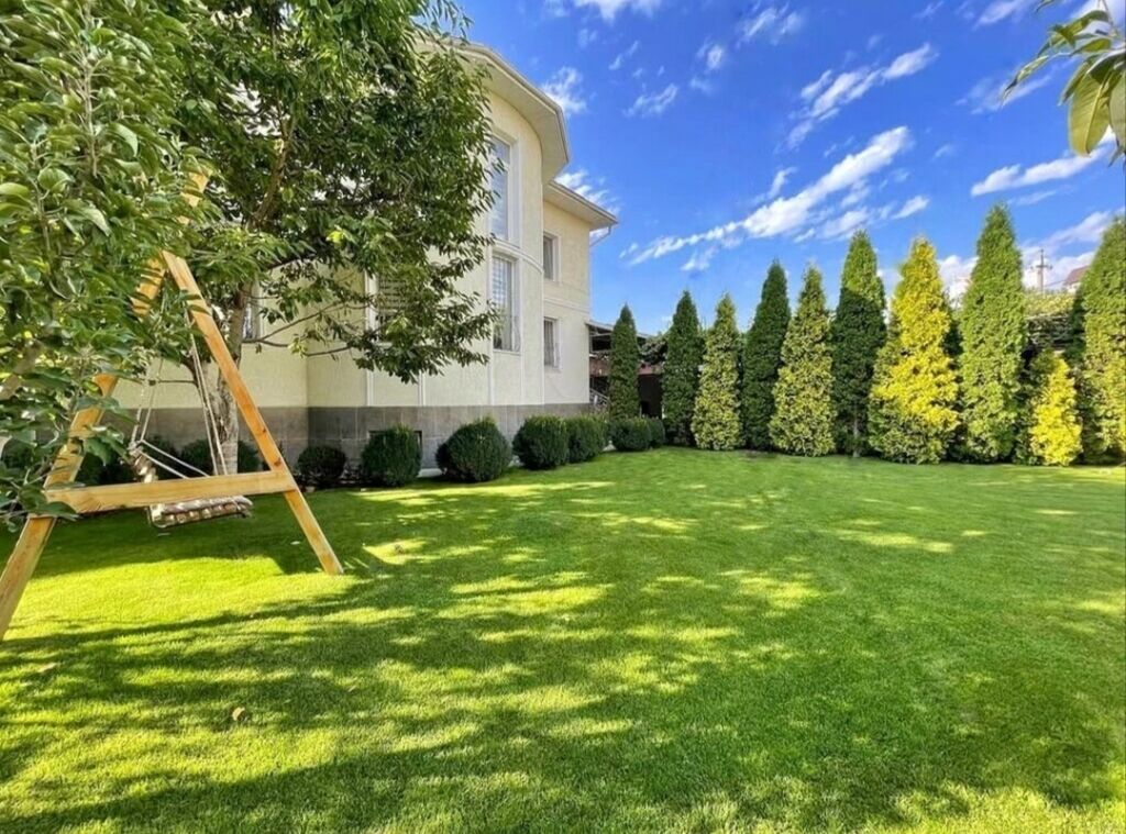 6 комнат и более, 350 м², 10 соток, Бишкек, Киргизия 1: фото 1