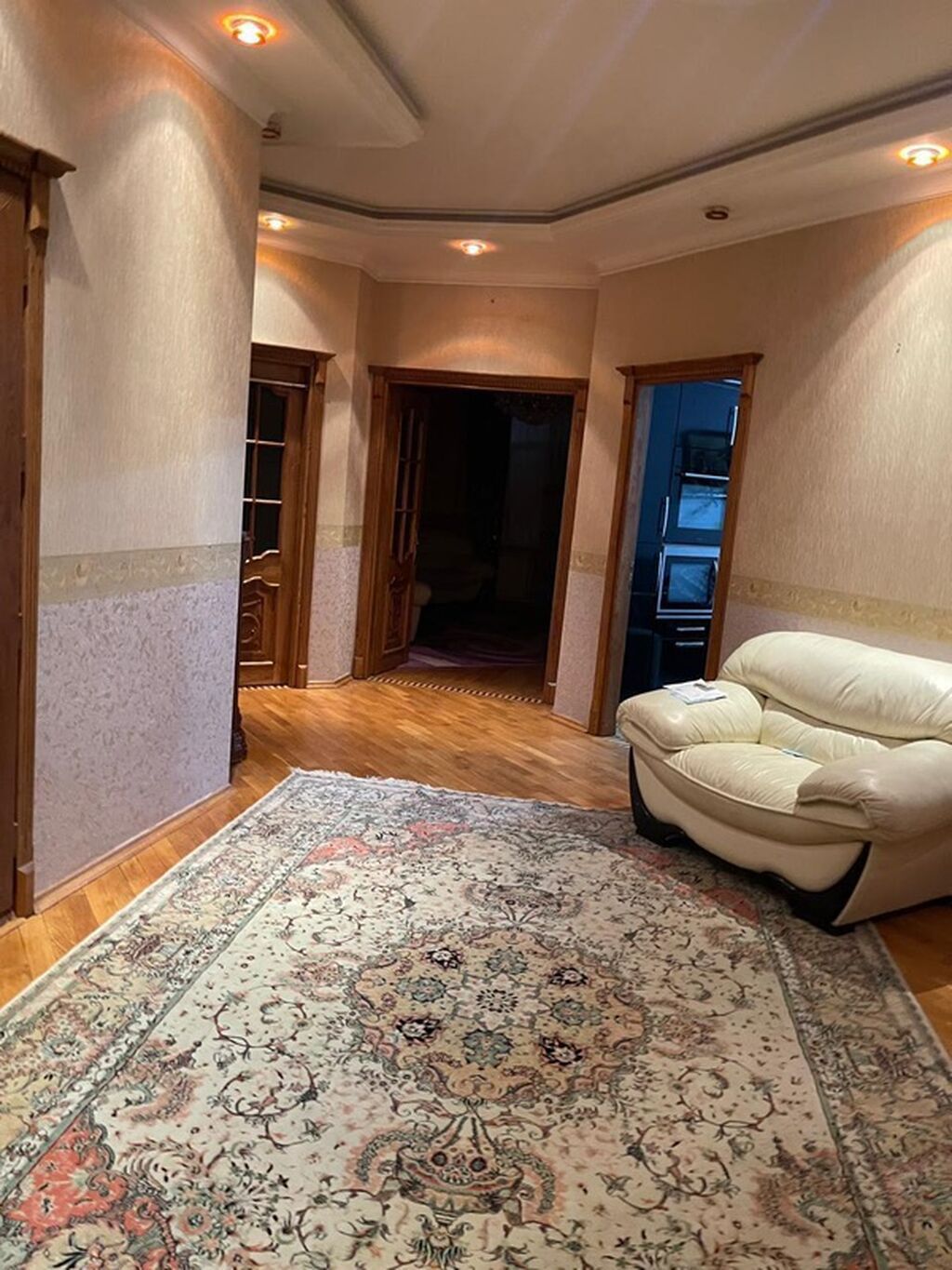 Bakı, Yeni Yasamal, 3 otaqlı, Köhnə tikili, m. İnşaatçılar, 117 kv. m