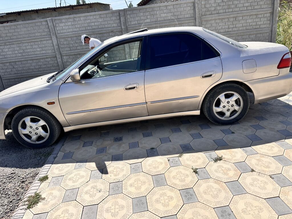 Honda Accord: 2001 г., 2 л, Автомат, Бензин, Седан: фото 3
