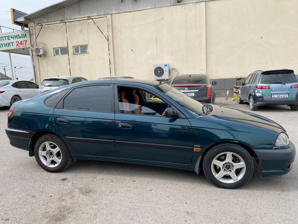 Toyota Avensis: 2002 г., Механика, Бензин, Хэтчбэк: фото 4