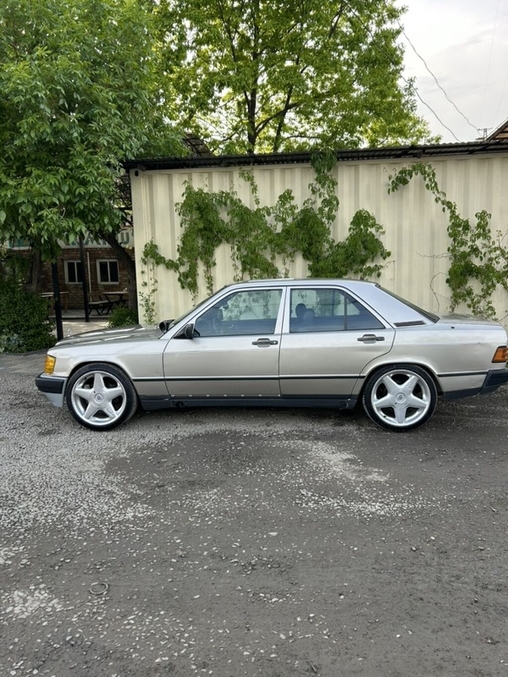 Mercedes-Benz 190: 1987 г., 2 л, Механика, Бензин, Седан: фото 3