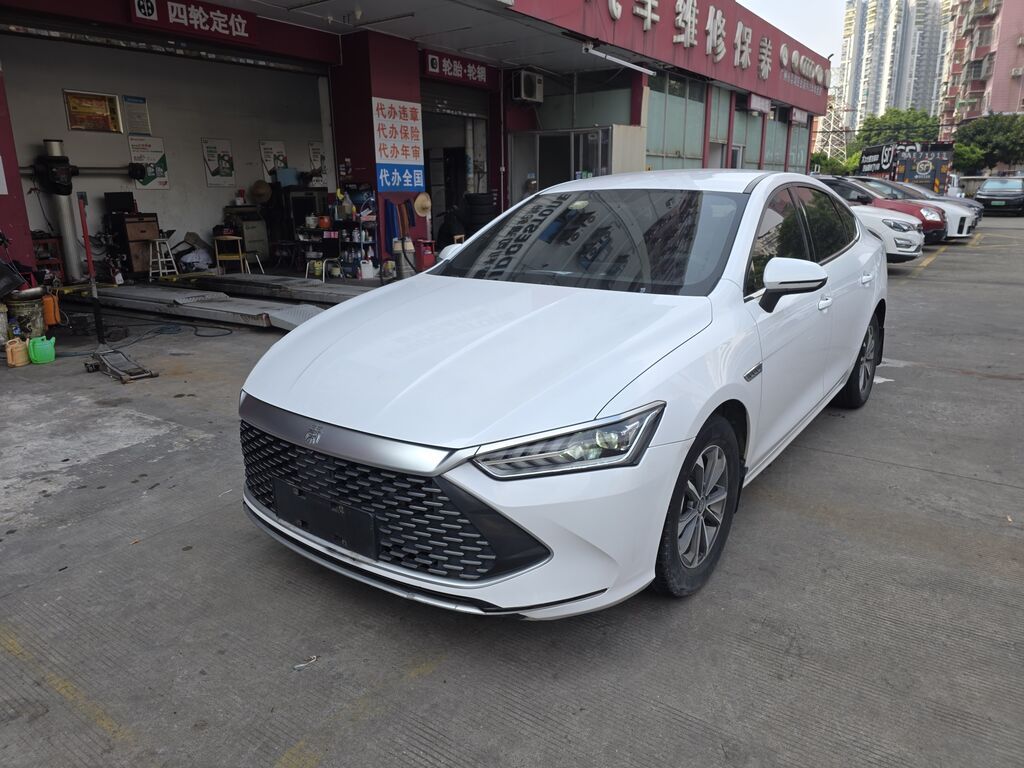 BYD Qin: 2022 г., 1.5 л, Автомат, Гибрид, Седан: фото 4