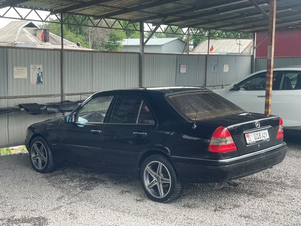 Mercedes-Benz 220: 1994 г., 2 л, Механика, Газ, Седан: фото 5