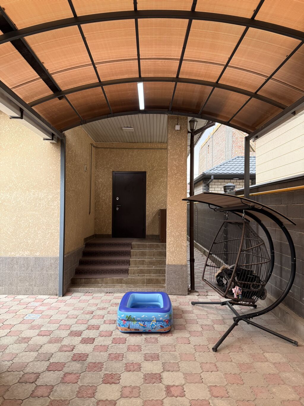 4 комнаты, 135 м², 4 соток, Бишкек, Собственник