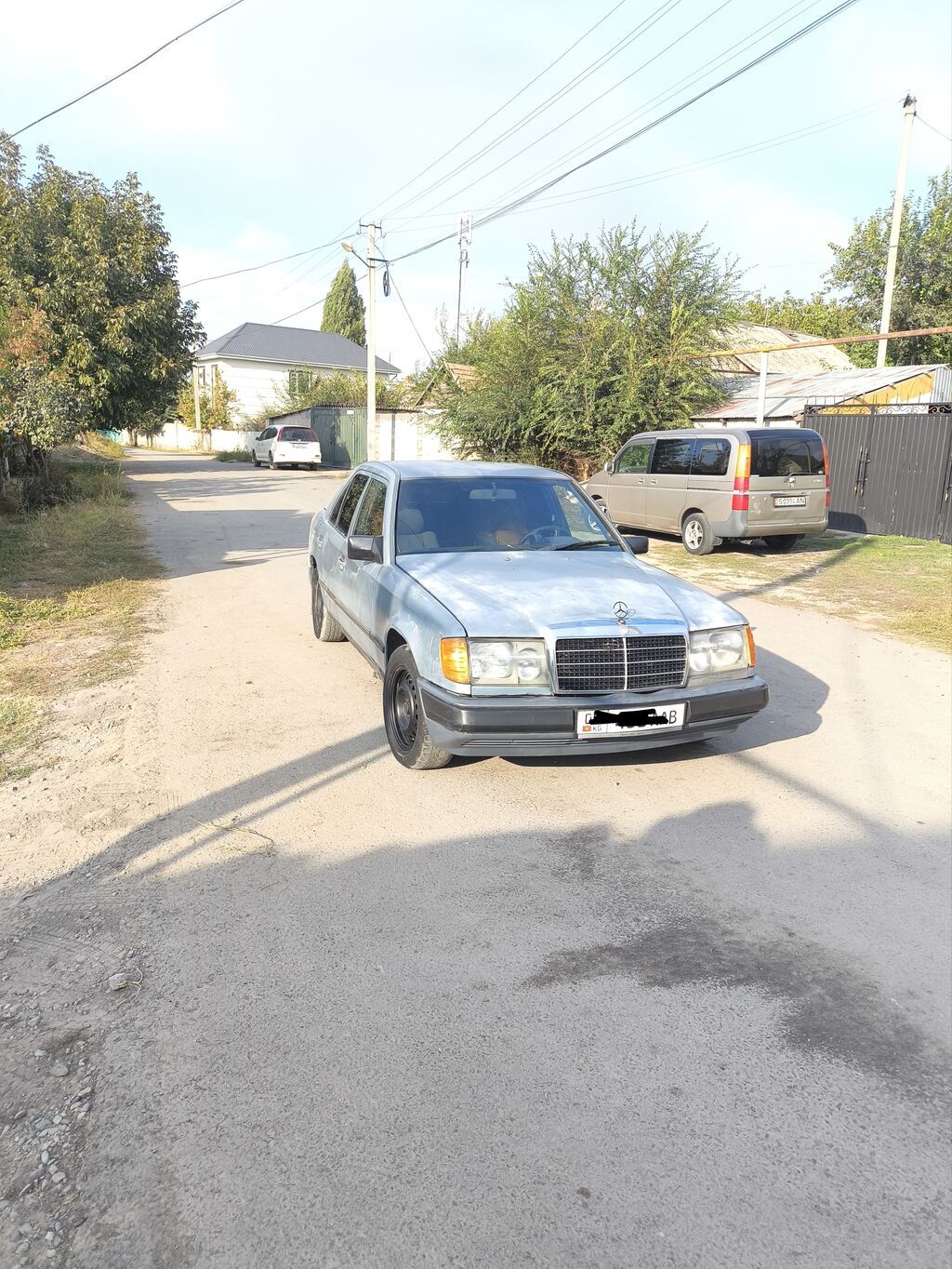 Mercedes-Benz W124: 1986 г., 2.3 л, Механика, Бензин, Седан: фото 2