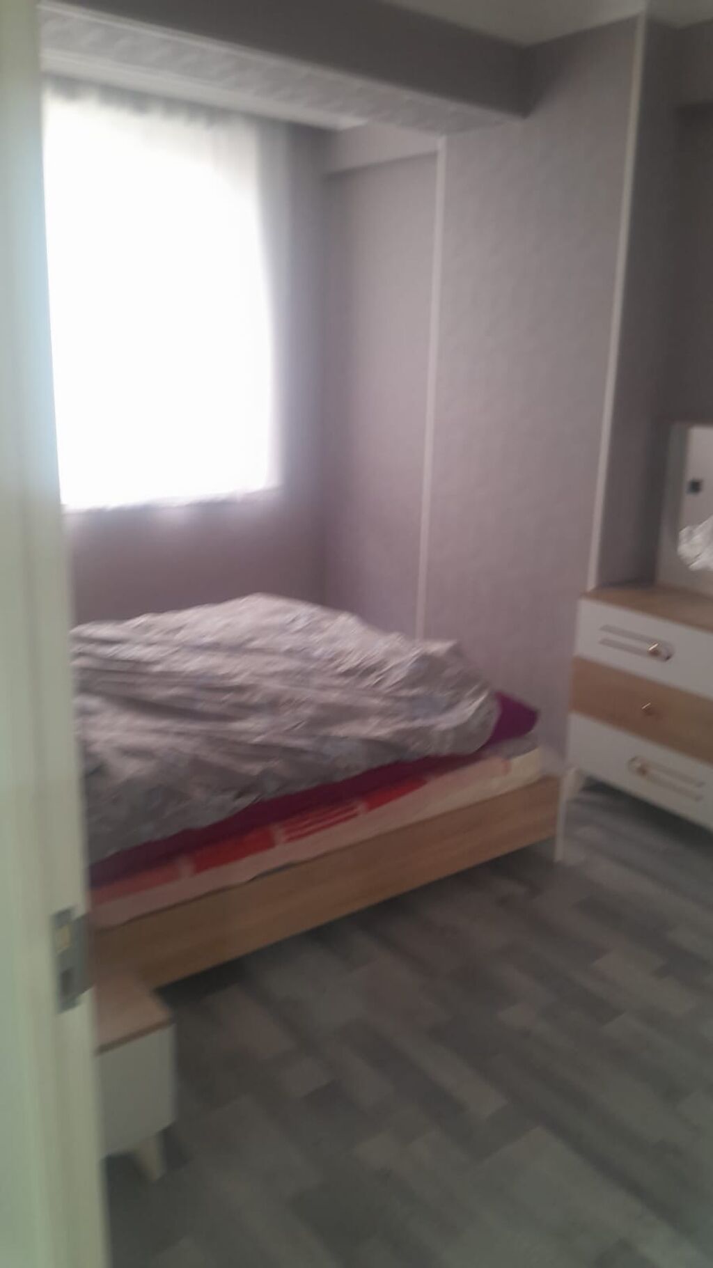 Otaq yoldaşı tələb olunur ətraflı məlumat üçün əlaqə saxlayın
