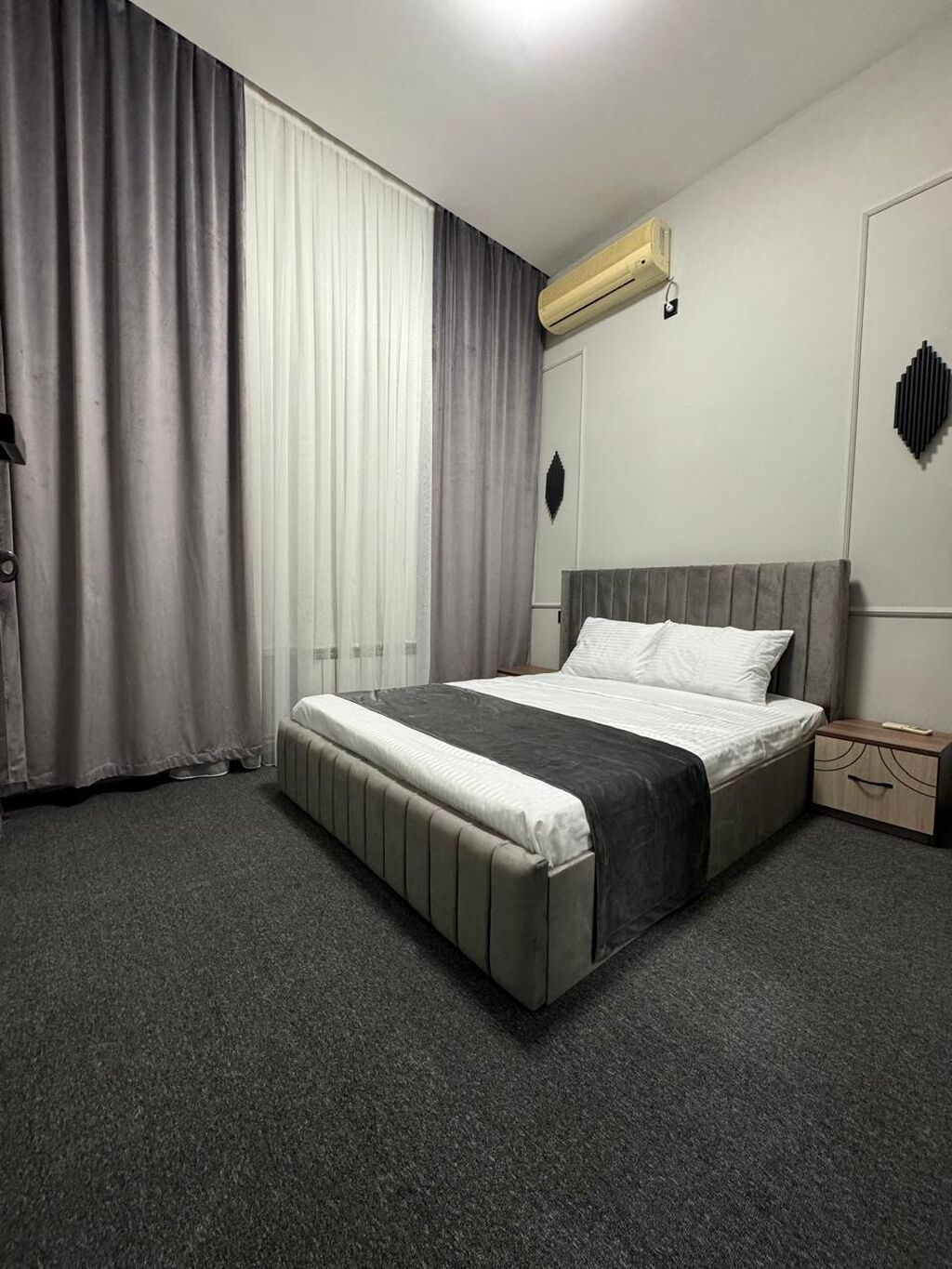 Otel rahat və müasir dizaynlı otaqlardan ibarətdir. Təmizliyə və