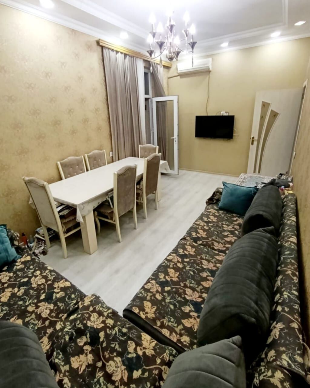 Elmlər Akademiyasi metro tam yani Qoc ət restoranın üstündəki daş 4