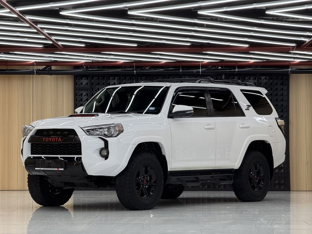 Toyota 4Runner: 2018 г., 4 л, Автомат, Газ, Внедорожник: фото 3