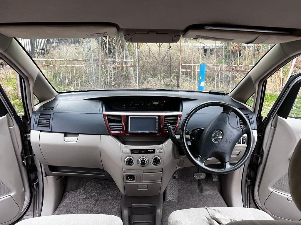 Toyota Noah: 2003 г., Автомат, Бензин, Минивэн: фото 3