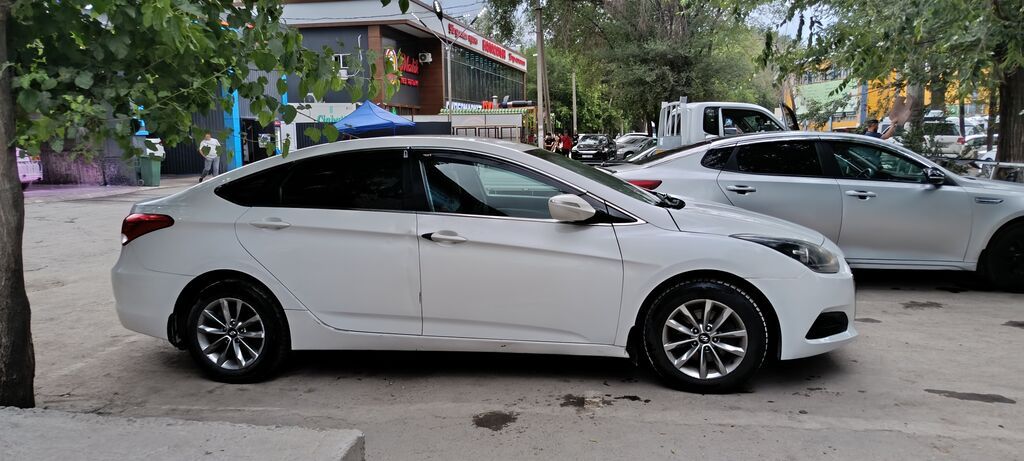 Hyundai Elantra: 2016 г., 2 л, Автомат, Бензин, Седан — фото 2