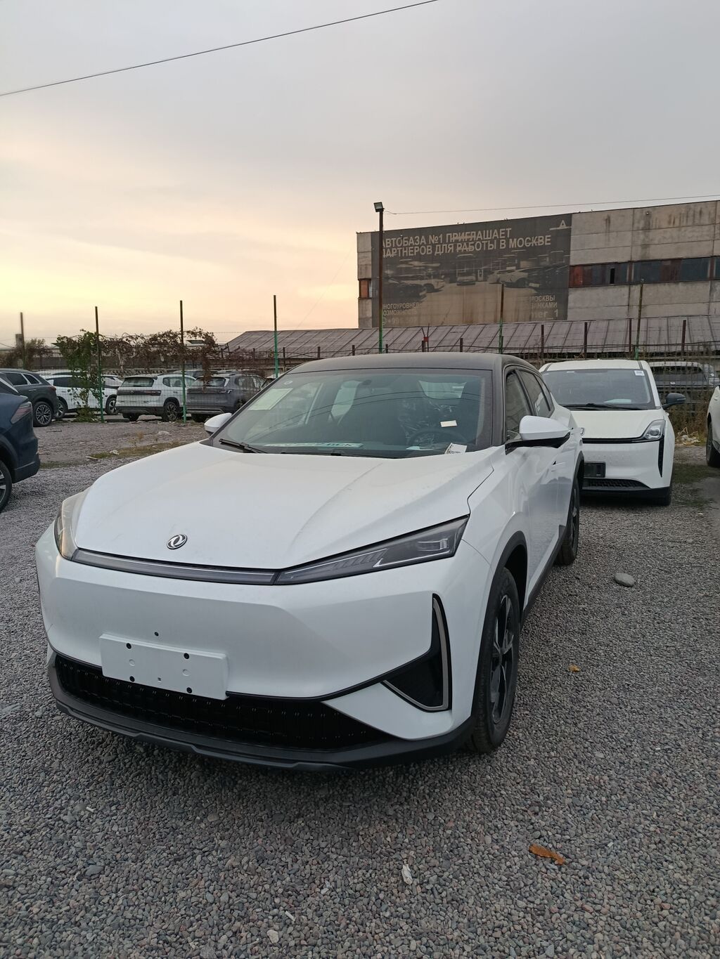 Dongfeng Aeolus L7 Год 2026 запас хода 2026 Белый на черном: фото 1