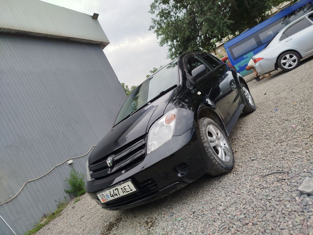 Toyota Ist: 2004 г., 1.5 л, Автомат, Бензин, Хэтчбэк — фото 1