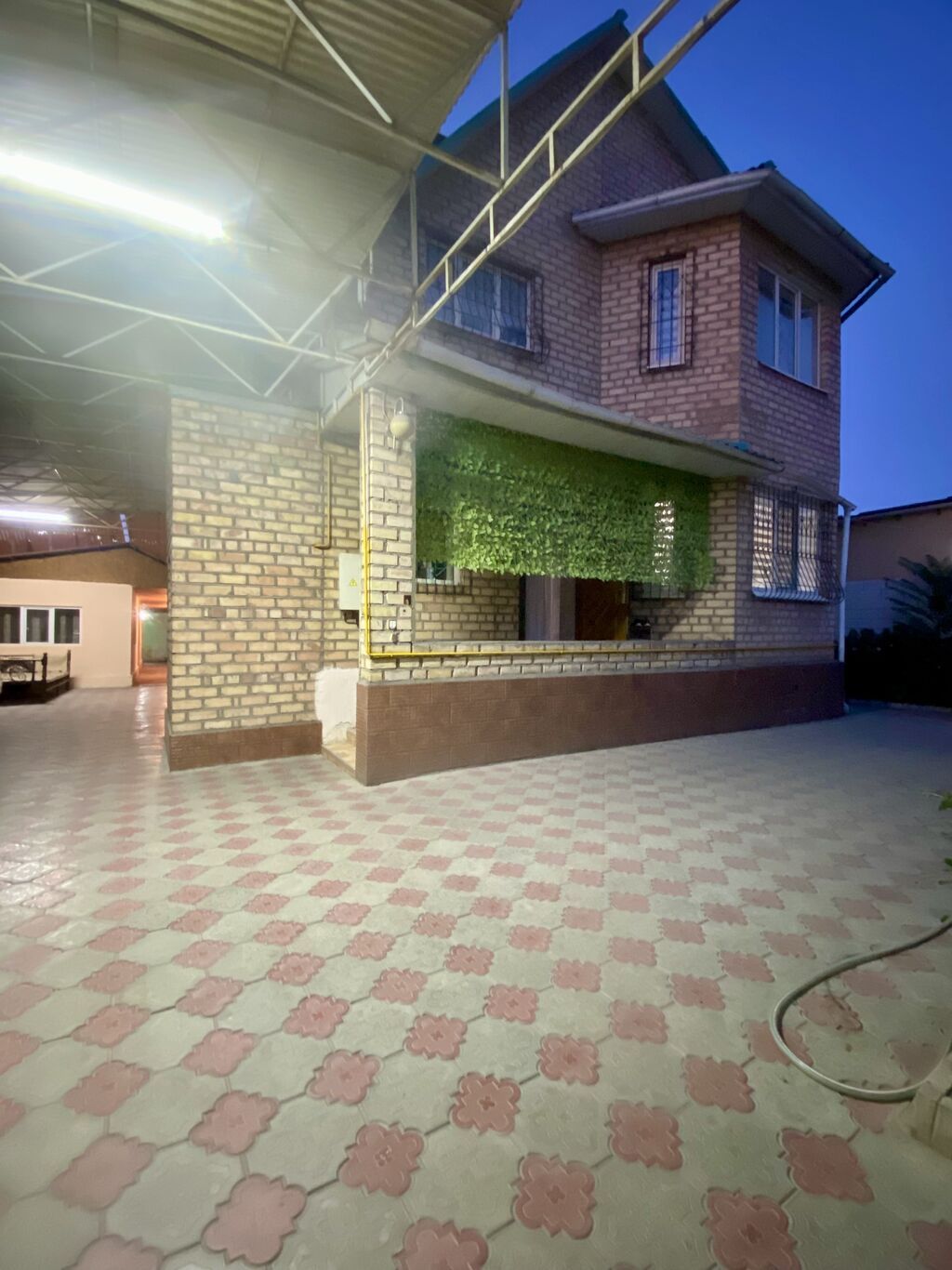 250 м², 6 комнат и более: фото 1