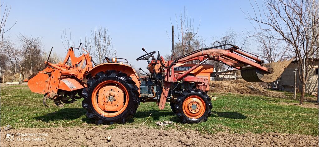 Мини-трактор Kubota с фронтальным погрузчиком и почвофрезой. Основные: фото 2