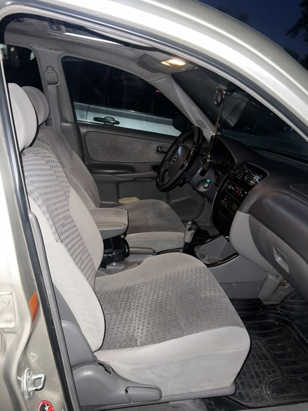 Mazda 626: 2000 г., 2 л, Автомат, Бензин, Хэтчбэк: фото 6