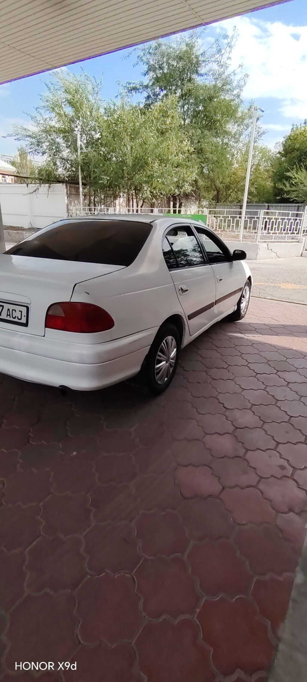 Toyota Avensis: 2000 г., 1.6 л, Бензин, Седан: фото 2