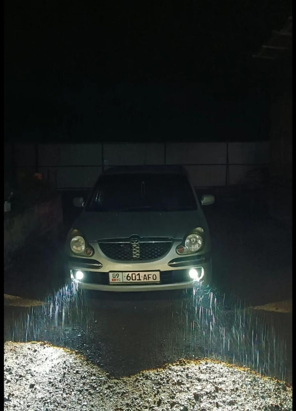 Toyota Duet: 2002 г., 1.3 л, Механика, Бензин, Хэтчбэк: фото 2
