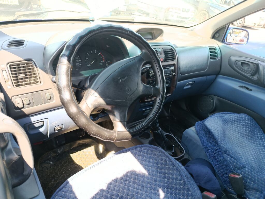 Mitsubishi Space Star: 2001 г., 1.3 л, Механика, Бензин, Хэтчбэк: фото 5