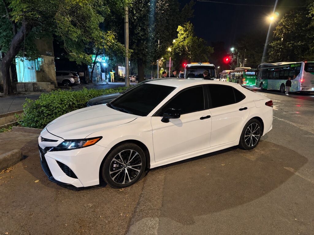 Toyota Camry: 2019 г., 2.5 л, Автомат, Бензин, Седан: фото 2