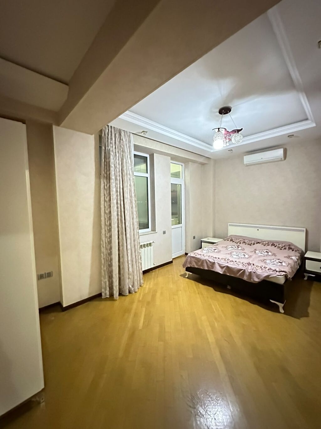 Klassik üslubda tam mebellənmiş 2 otaqlı mənzil (yataq otağı + mətbəx