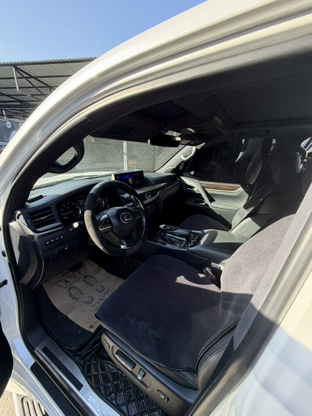 Lexus LX: 2020 г., 5.7 л, Автомат, Бензин, Внедорожник: фото 6