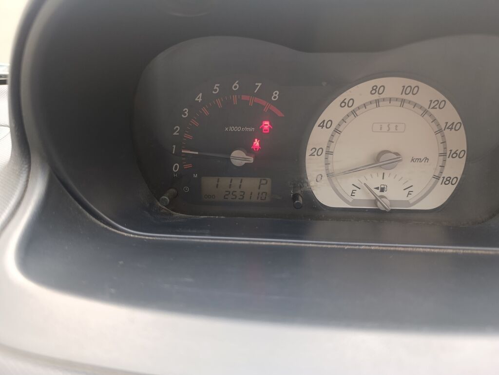 Toyota Ist: 2003 г., 1.5 л, Автомат, Бензин, Хэтчбэк: фото 1