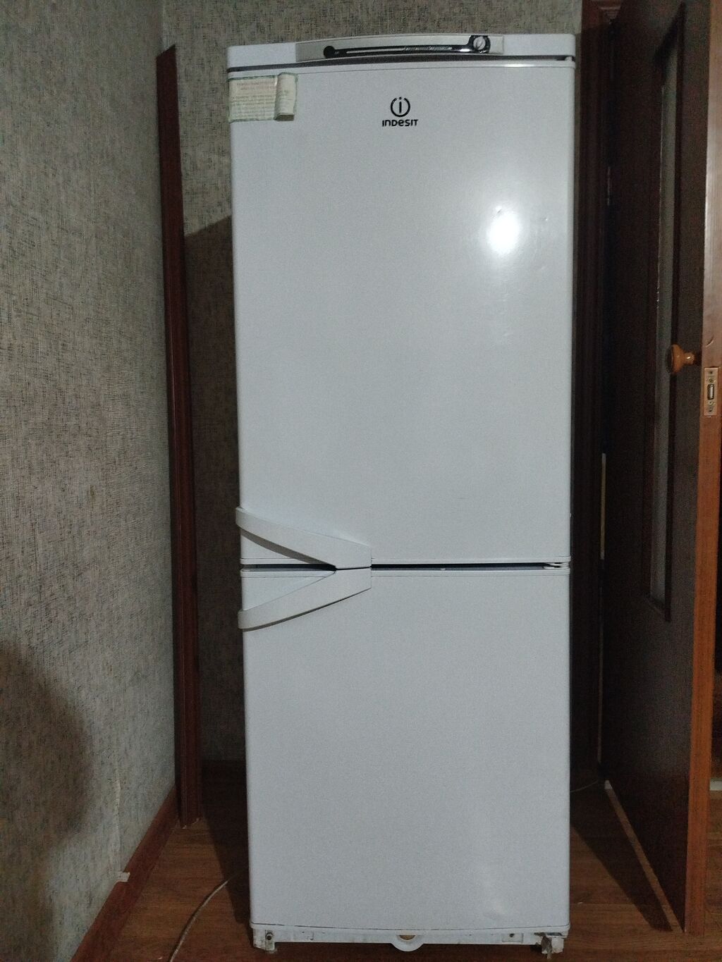 Холодильник Indesit, двухкамерный, белый. - Верхняя камера —: фото 2