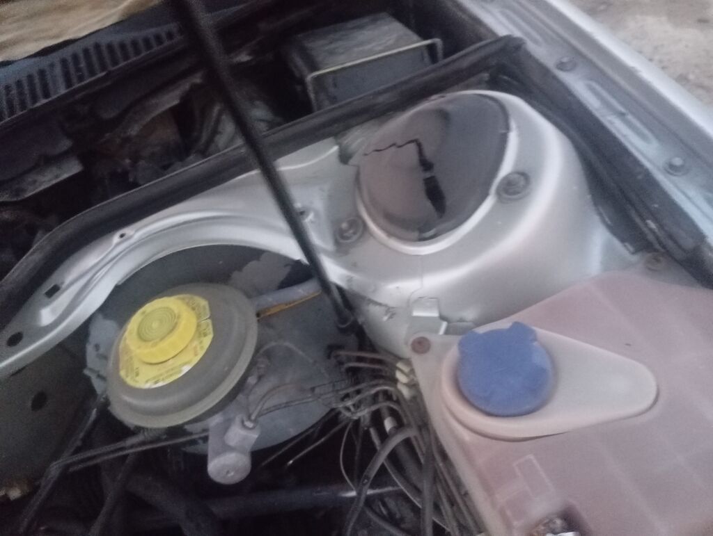 Audi 100: 1991 г., 2.3 л, Механика, Бензин, Универсал: фото 6