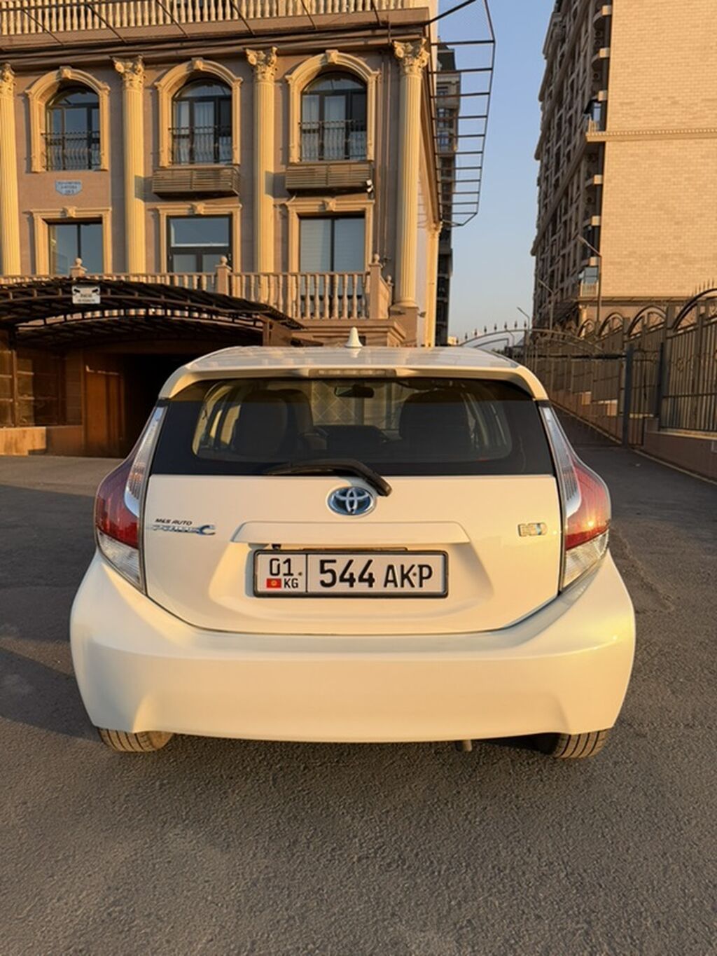 Toyota Aqua: 2016 г., 1.5 л, Вариатор, Гибрид, Хэтчбэк: фото 4