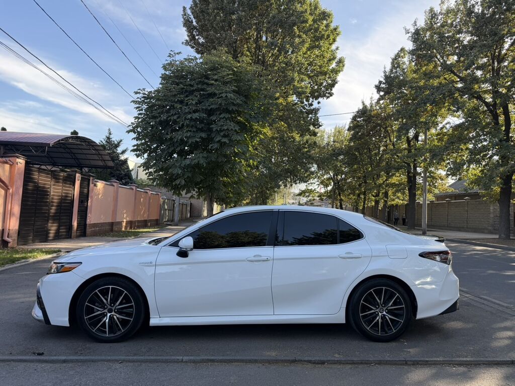 Toyota Camry: 2021 г., Вариатор, Гибрид, Седан: фото 3