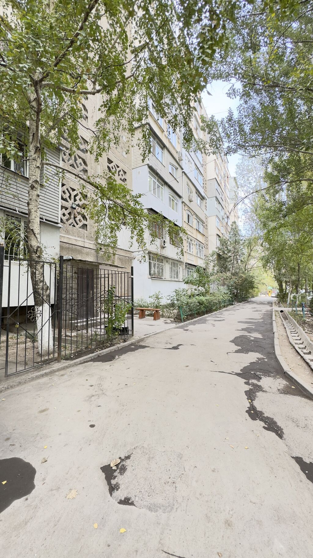 2 комнаты, 52 м², 12 мкр 106 серия, 3 этаж, Старый ремонт: фото 2
