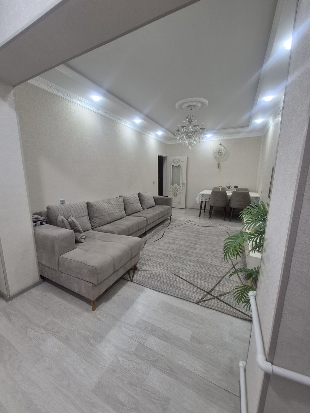 Bakı, 7-ci mikrorayon, 3 otaqlı, Köhnə tikili, m. Dərnəgül, 82 kv. m