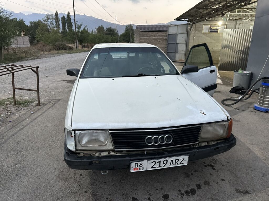 Audi 100: 1989 г., Механика, Седан: фото 2