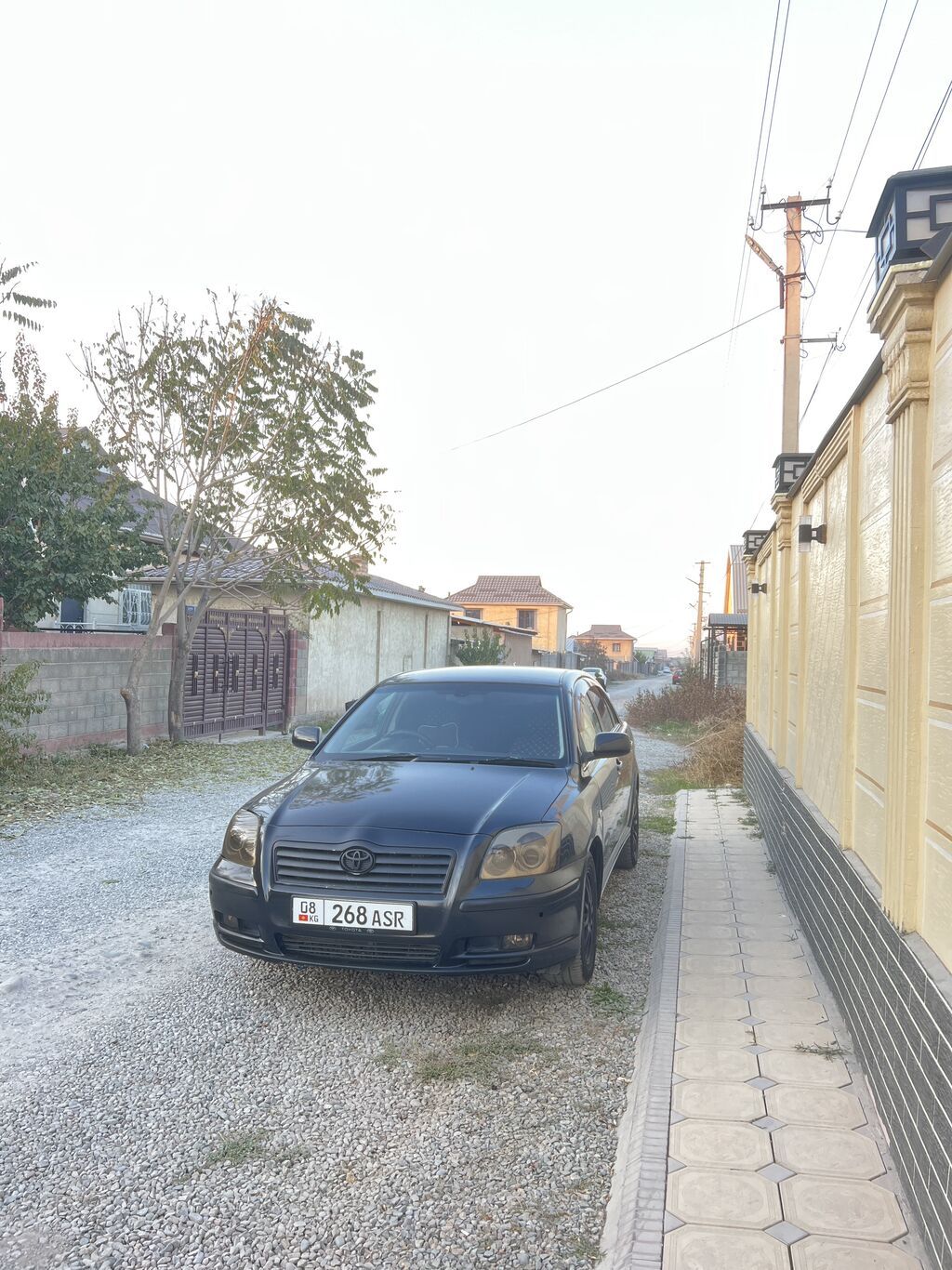 Toyota Avensis: 2004 г., 2 л, Автомат, Бензин, Седан: фото 2