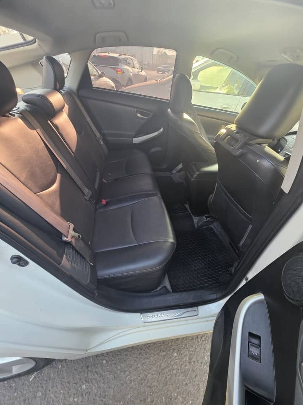 Toyota Prius: 2012 г., Вариатор, Гибрид, Хэтчбэк: фото 8