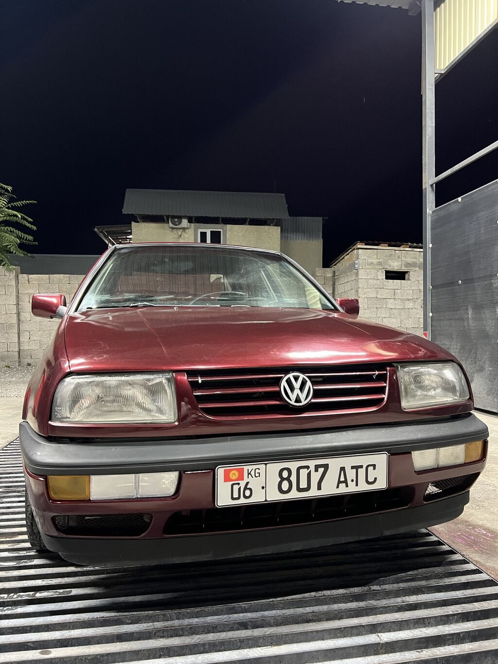 Volkswagen Vento: 1992 г., Бензин, Седан: фото 2