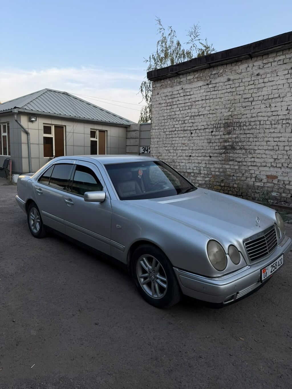 Mercedes-Benz E-Class: 1998 г., 2.4 л, Автомат, Бензин, Седан: фото 3