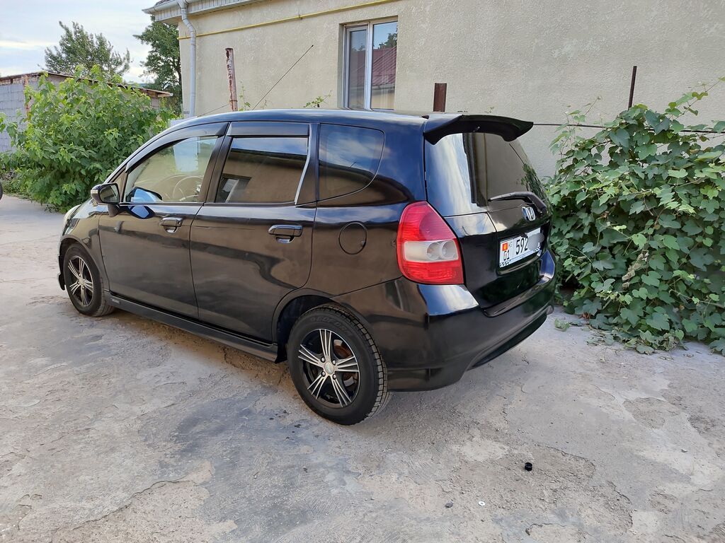Honda Fit: 2008 г., 1.3 л, Автомат, Бензин, Хэтчбэк: фото 2