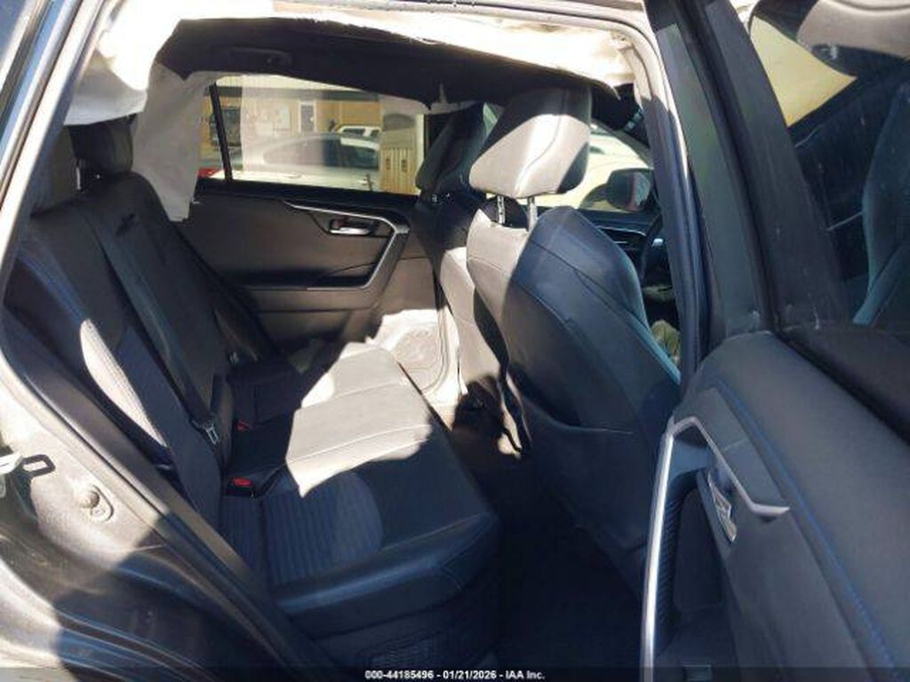 Toyota RAV4: 2021 г., 2.5 л, Автомат, Гибрид: фото 7