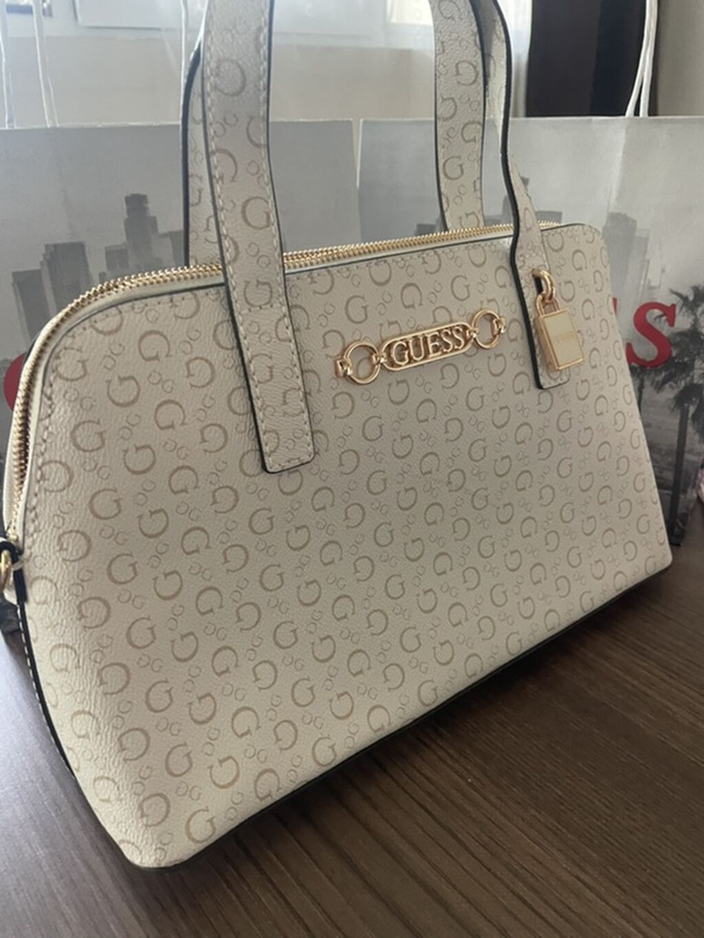 GUESS qadın əl çantası - Model: Top-handle/handbag tipli, ikili qulp