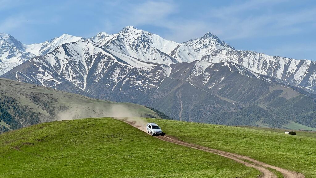 Транспортные услуги по региону. Toyota 4 runner. Мест 4. Цена: фото 3