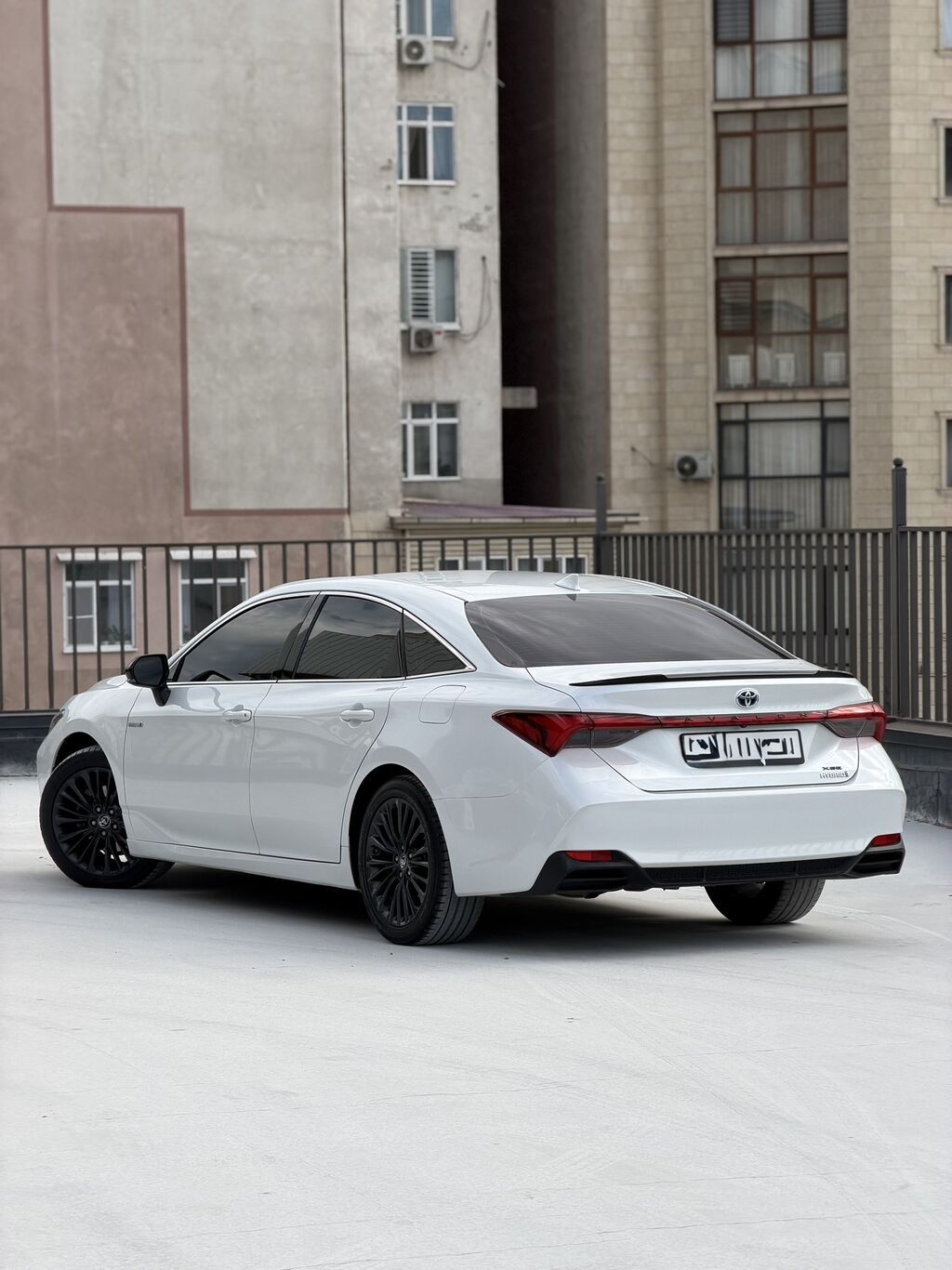 Toyota Avalon: 2018 г., 2.5 л, Автомат, Гибрид, Седан: фото 2