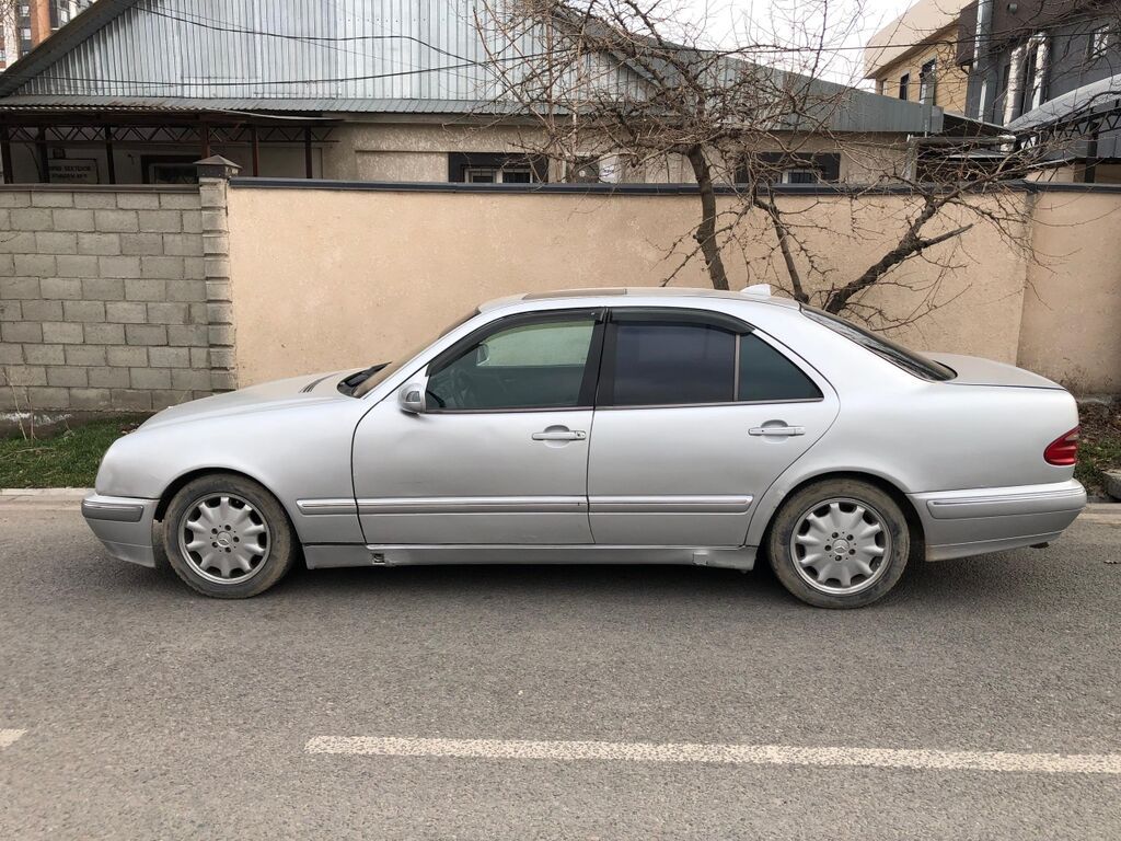Mercedes-Benz E-Class: 2000 г., 2.2 л, Автомат, Бензин, Седан: фото 2