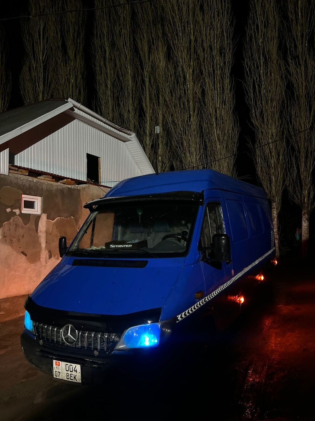 Mercedes-Benz Sprinter — синий цельнометаллический фургон удлинённой: фото 5