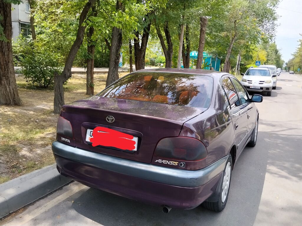 Toyota Avensis: 2000 г., 1.8 л, Механика, Бензин, Седан: фото 2