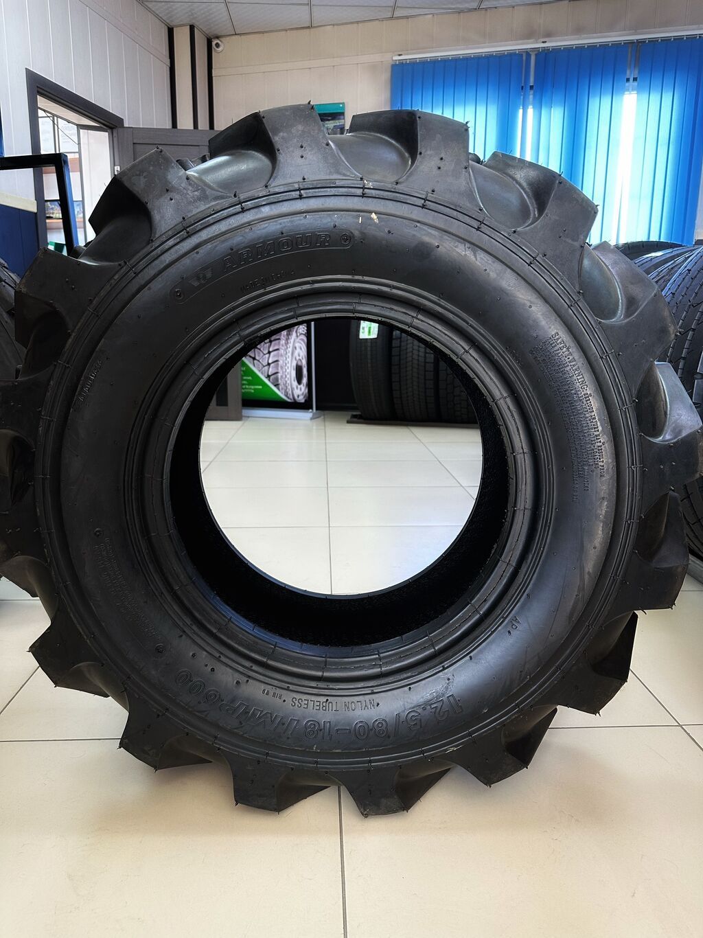 Шина Armour 12.5/80-18 12PR TL IMP600: фото 3