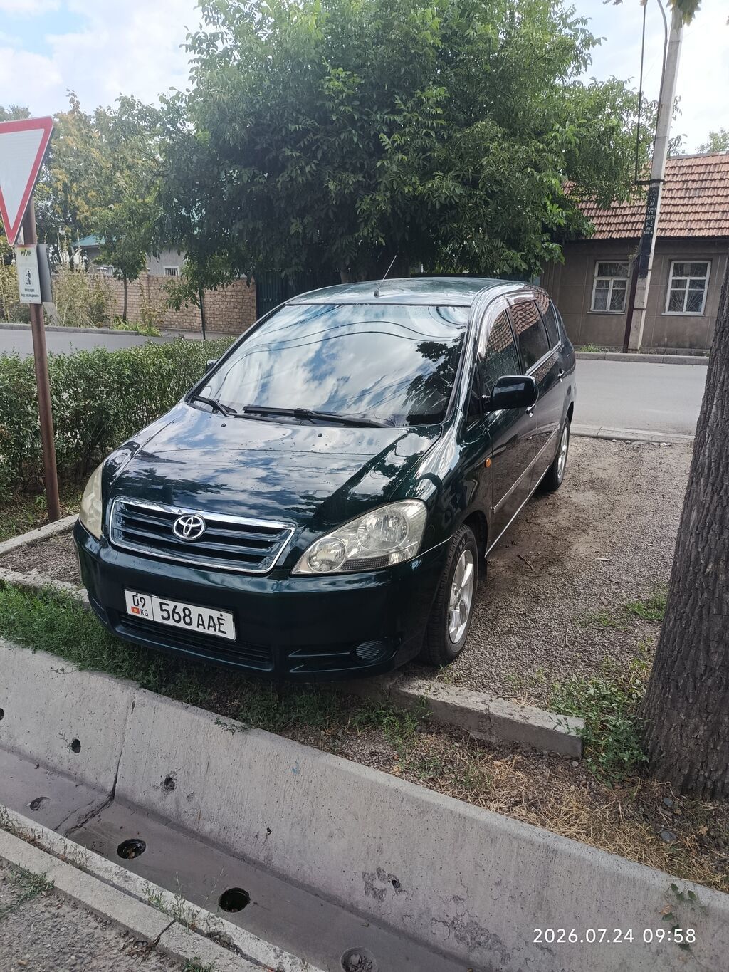 Продам Toyota Avensis Verso 2001, дизель, механика: фото 6