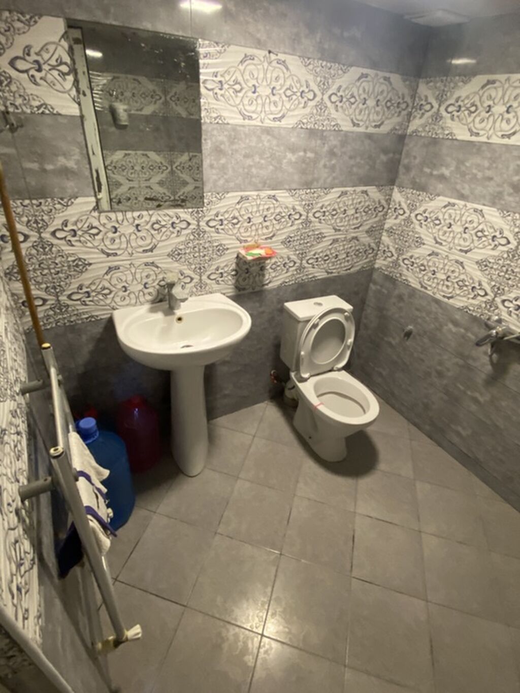 Kirayə verilir 1 otaq 1 hamam,tualet Kombi,daimi su,qaz işıq,internet